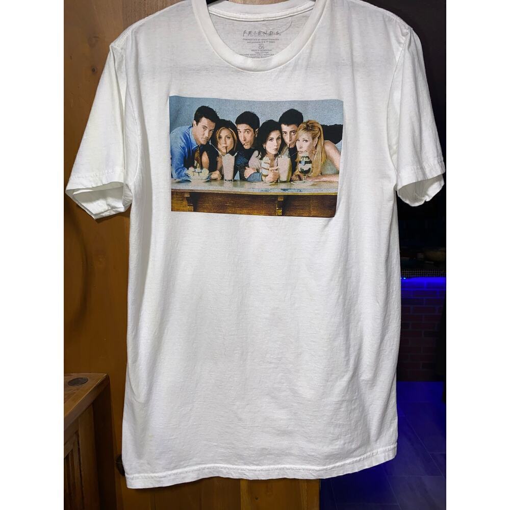 FRIENDS TV SHOW FULL CAST MILKSHAKES SIZE OS Medium T-SHIRT *Matthew Perry RIP*